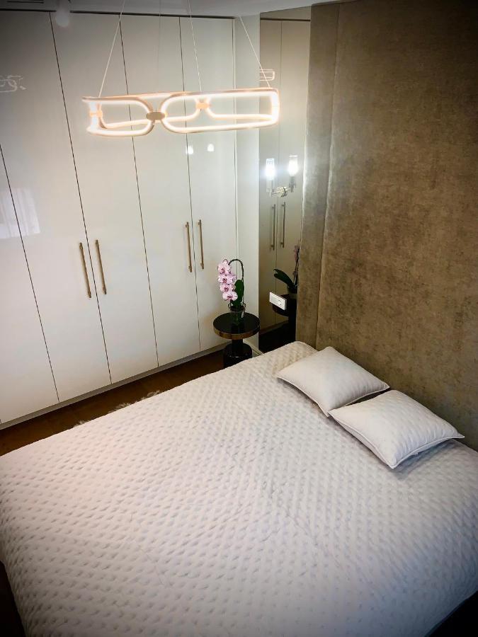 New Luxury & Free Parking