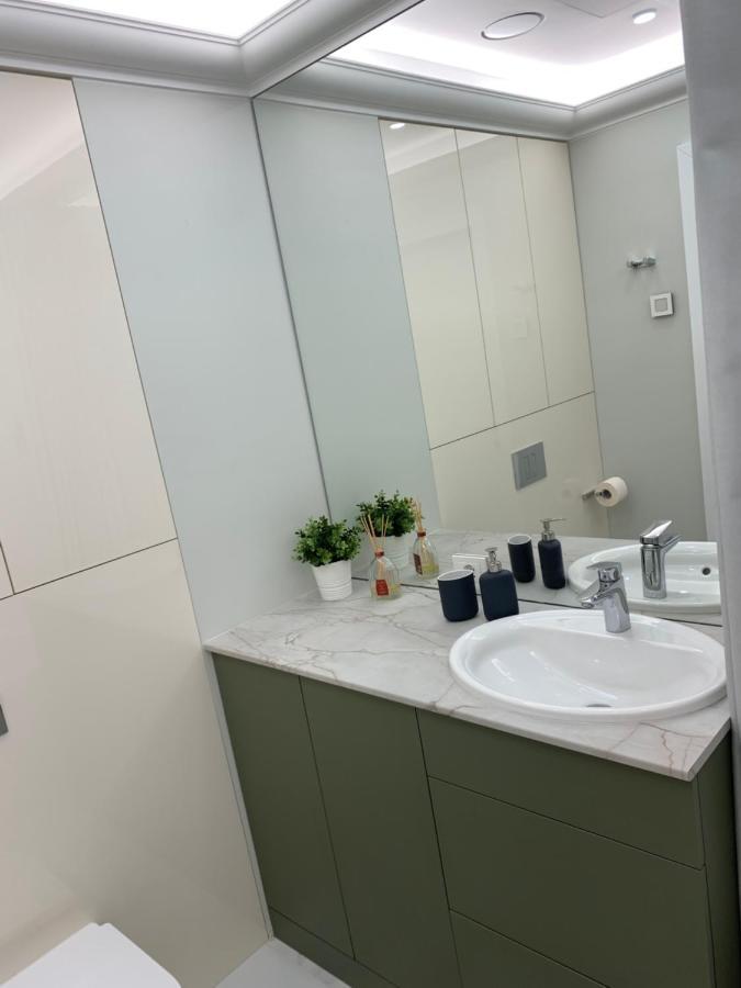 New Luxury & Free Parking Apartment